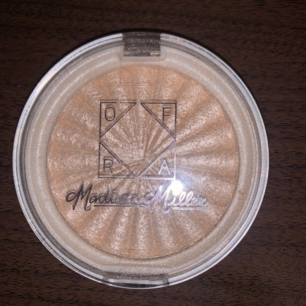 ***SOLD***Ofra moondance highlighter